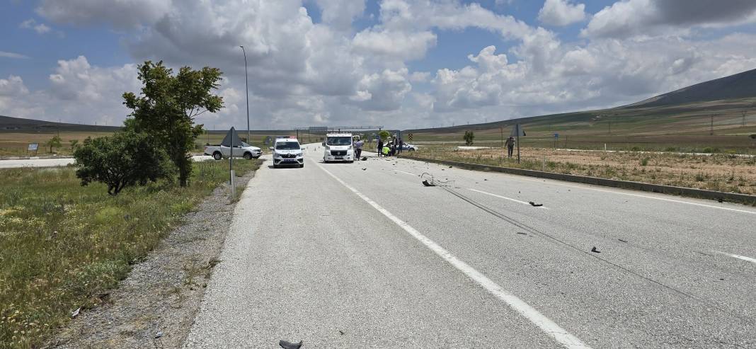 Konya’da iki araç çarpıştı, 3 kişi yaralandı 5